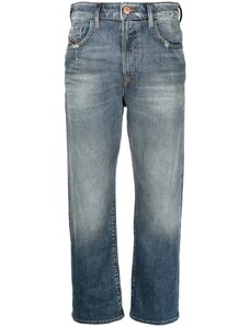 Logo-patch distressed-effect tapered jeans Farfetch Damen Kleidung Hosen & Jeans Jeans Tapered Jeans 