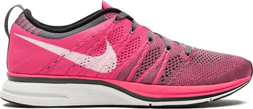 nike pink flyknit trainers