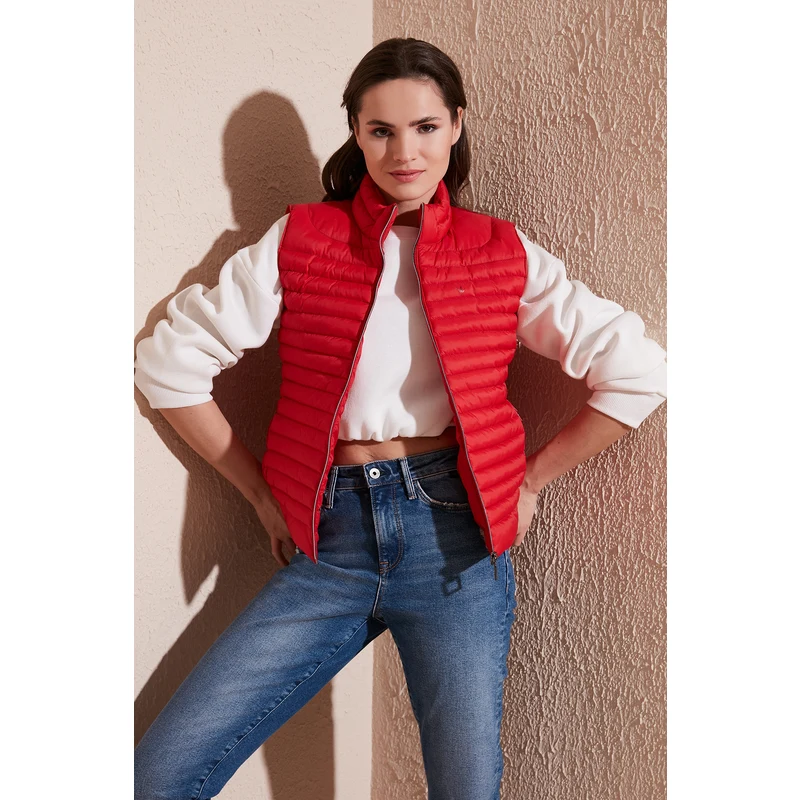Lela Slim Fit Dik Yaka Cepli Şişme Bayan Yelek 497tamara Kırmızı