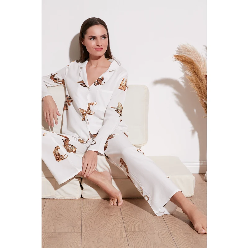 Lela Desenli Beli Lastikli Cep Detaylı Gömlek Yaka Dokuma Takımı Bayan Pijama 6110116 Beyaz